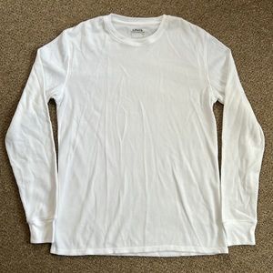 NWOT Levi’s white medium thermal LS shirt